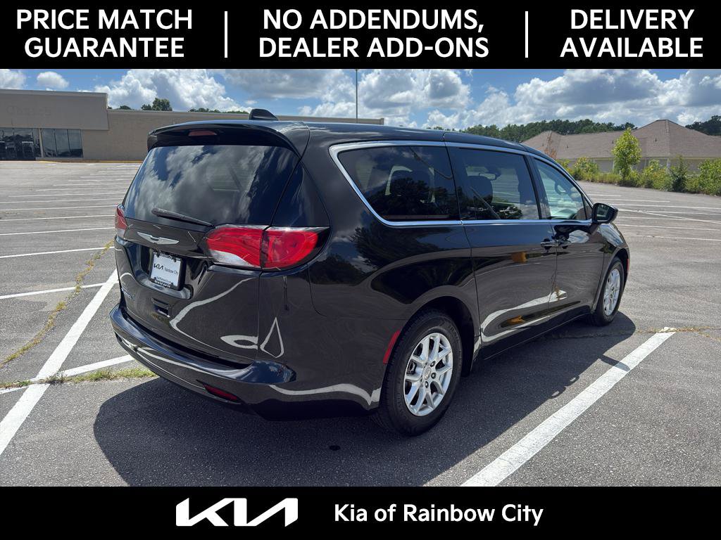 Used 2017 Chrysler Pacifica Touring FWD image 5