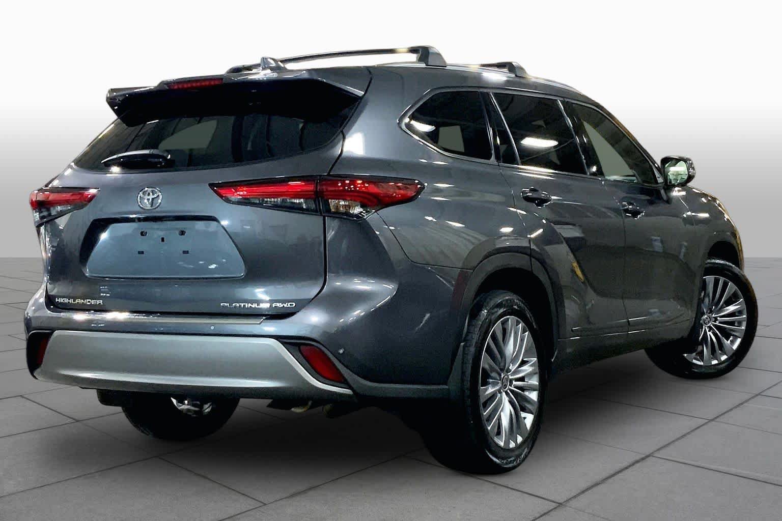 Used 2023 Toyota Highlander Platinum AWD/4WD image 13