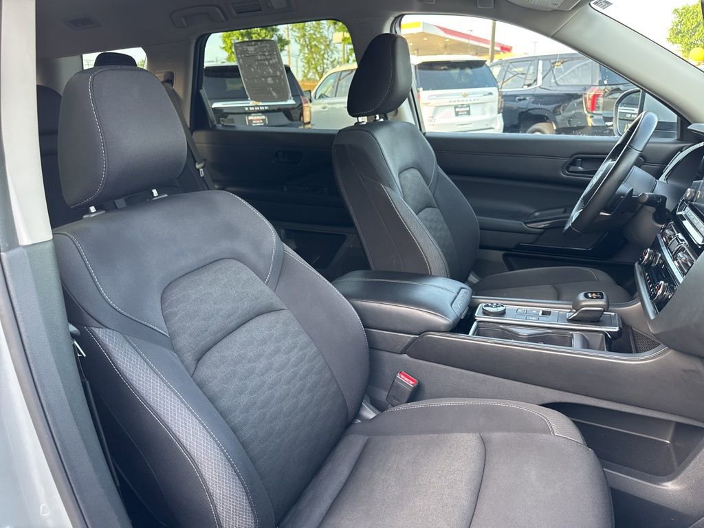 Used 2024 Nissan Pathfinder SV AWD/4WD image 19