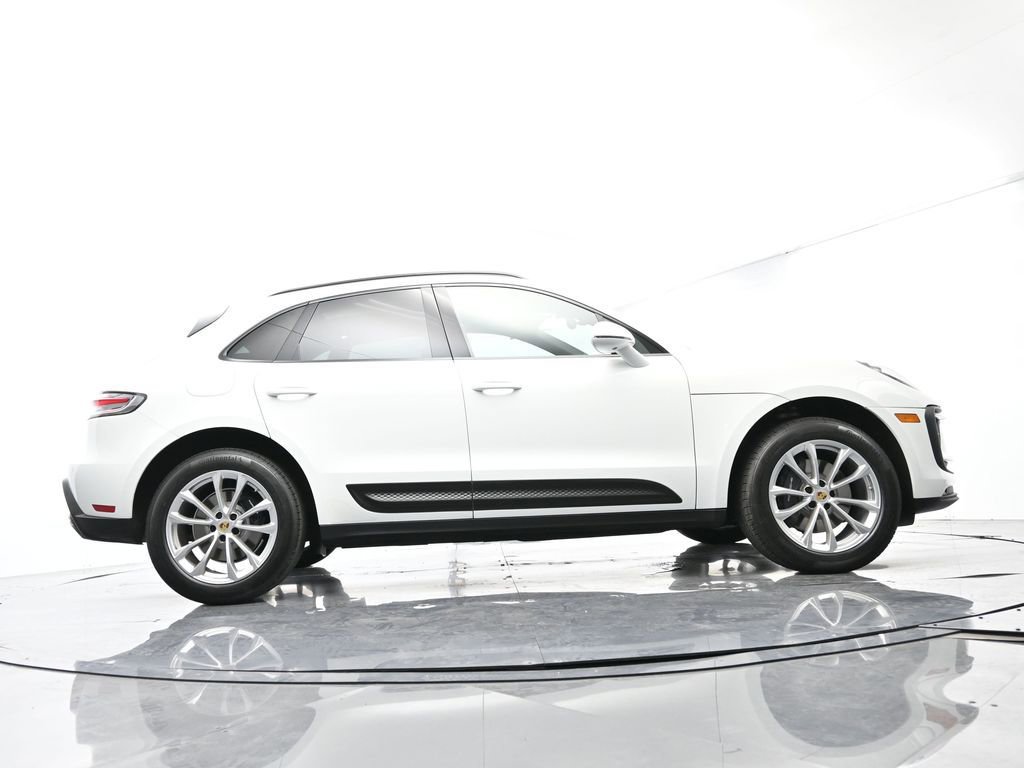 Certified 2022 Porsche Macan AWD/4WD image 53