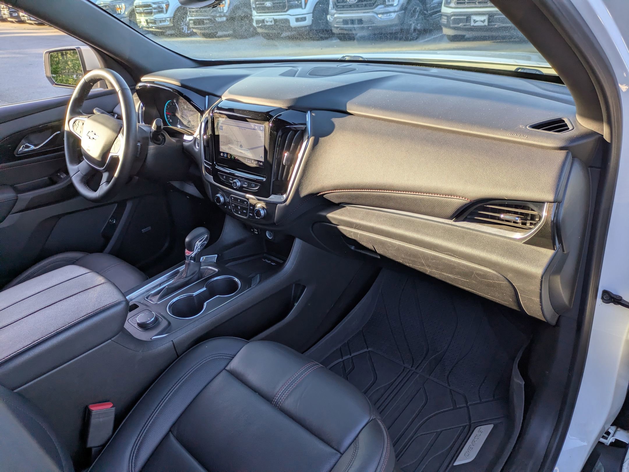 Used 2023 Chevrolet Traverse RS FWD image 39