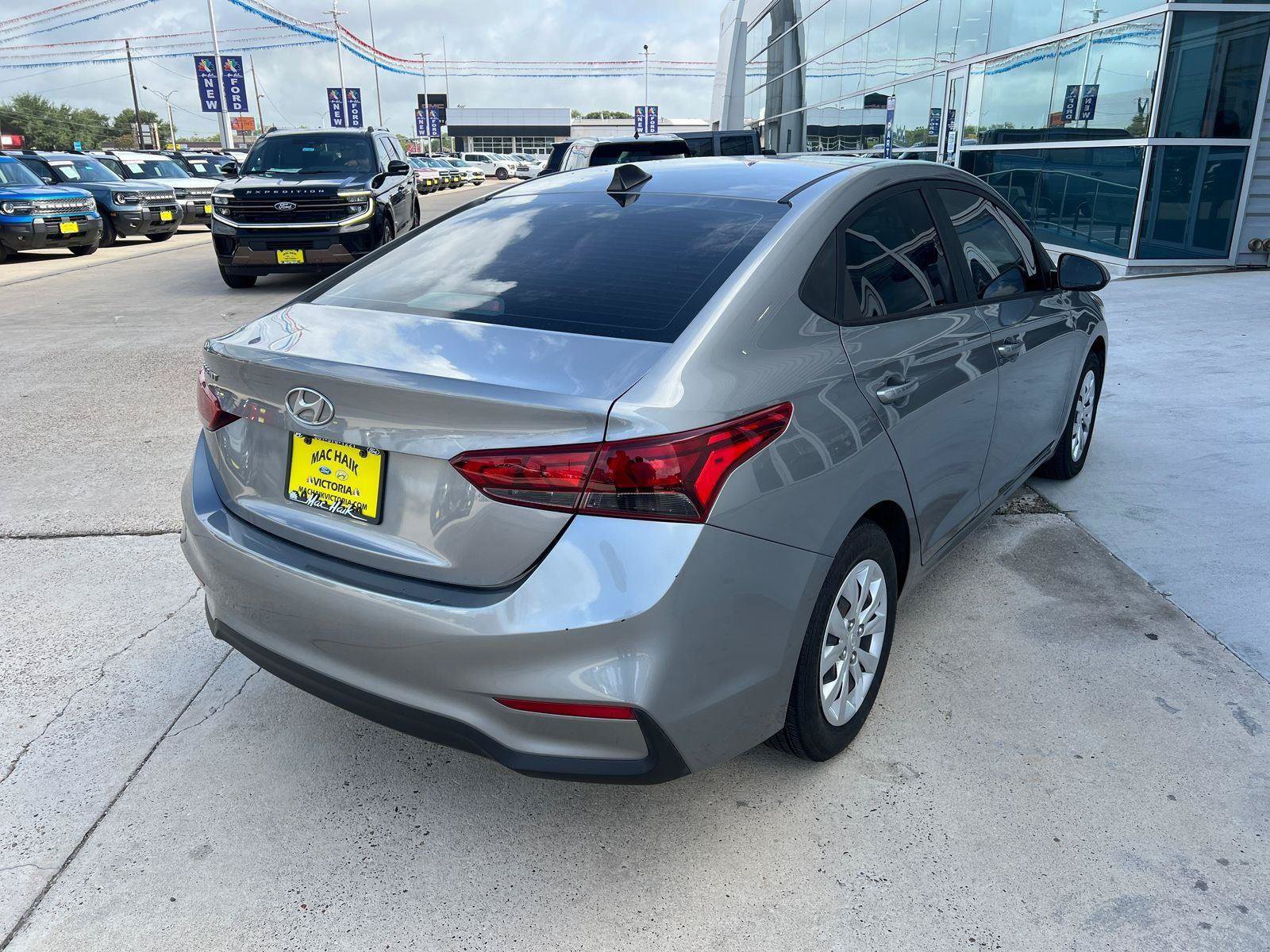 Used 2022 Hyundai Accent SE FWD image 3