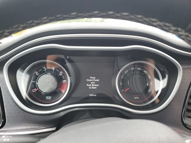 Used 2016 Dodge Challenger SRT w/ Technology Group RWD image 27
