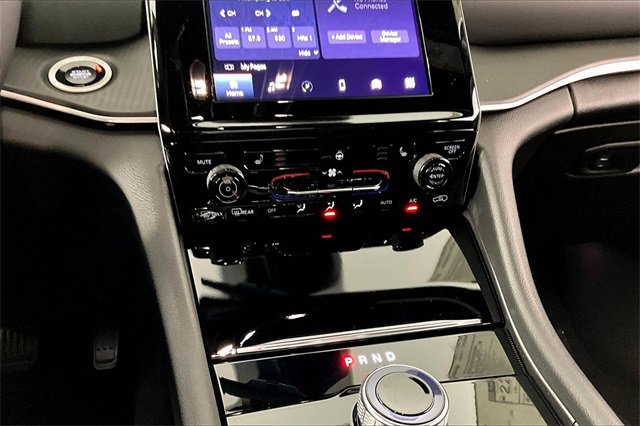 New 2025 Jeep Grand Cherokee Laredo image 7