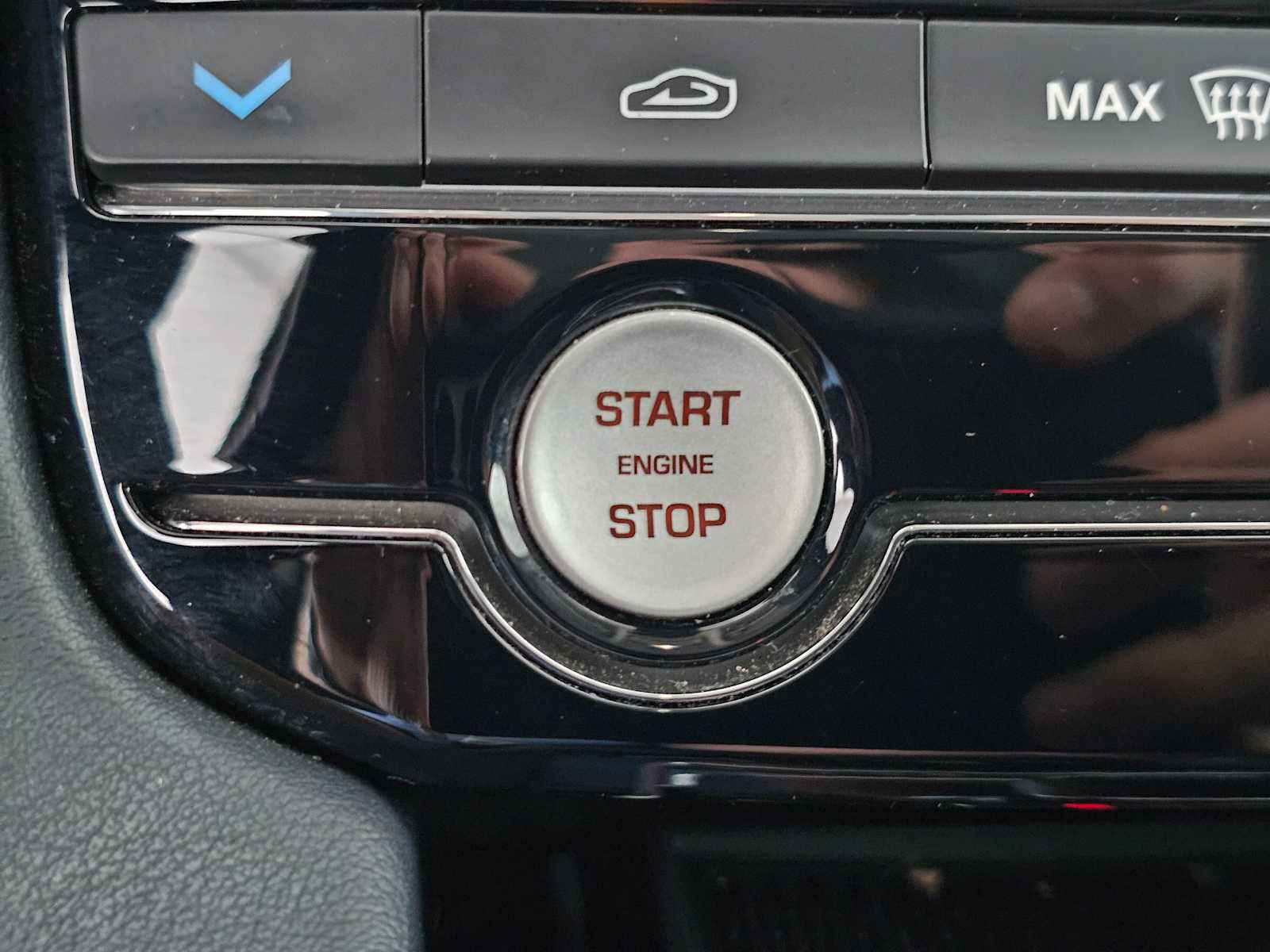 Used 2019 Jaguar F-PACE Prestige image 30