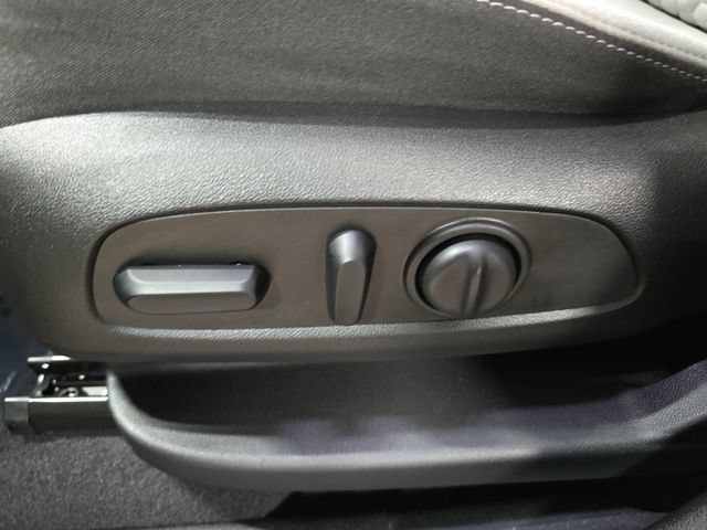 Used 2019 Chevrolet Equinox LT w/ Driver Convenience Package FWD image 30