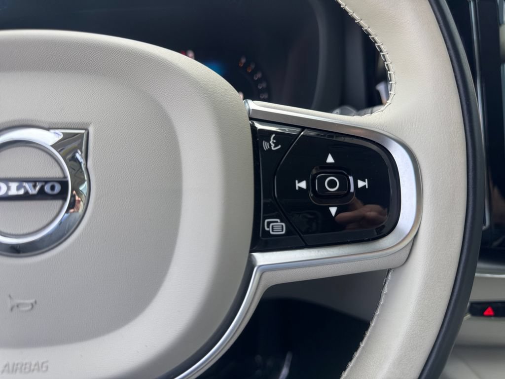Certified 2023 Volvo XC60 B5 Core w/ Climate Package AWD/4WD image 16