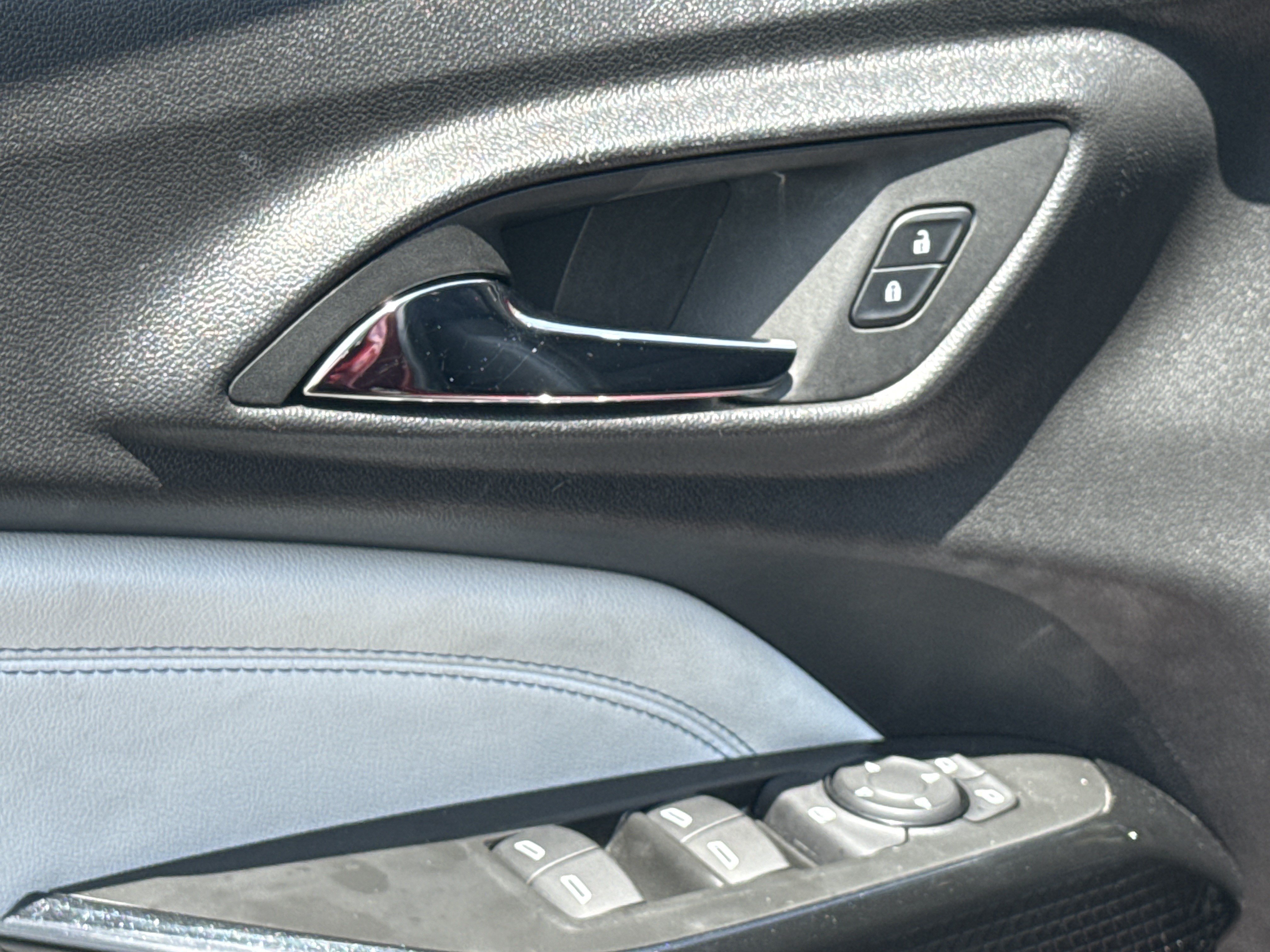 Used 2025 Chevrolet Trax LT FWD image 15