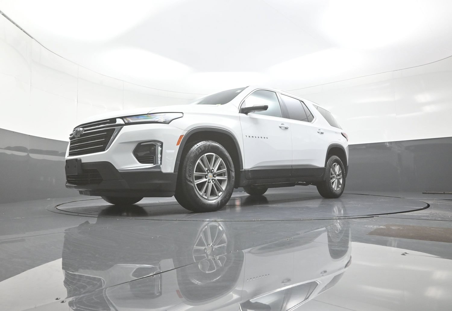 Used 2023 Chevrolet Traverse LT w/ LPO, Floor Liner Package AWD/4WD image 11