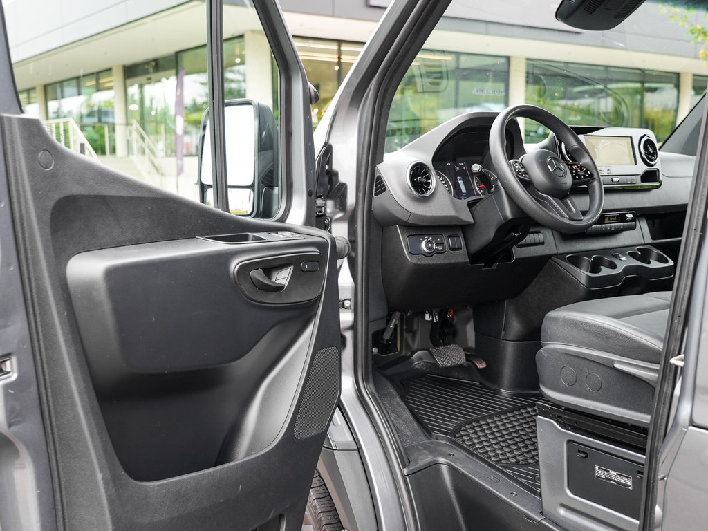 Used 2022 Mercedes-Benz Sprinter 2500 image 10