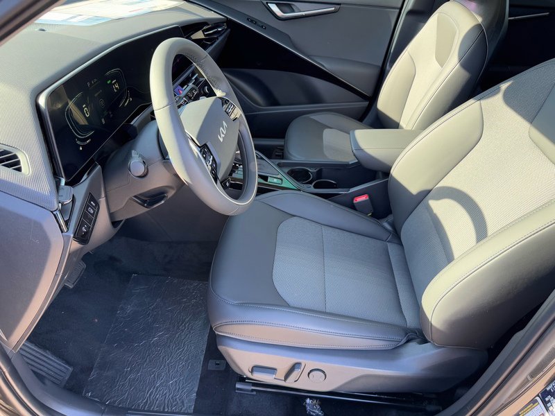 New 2025 Kia Niro EX image 6
