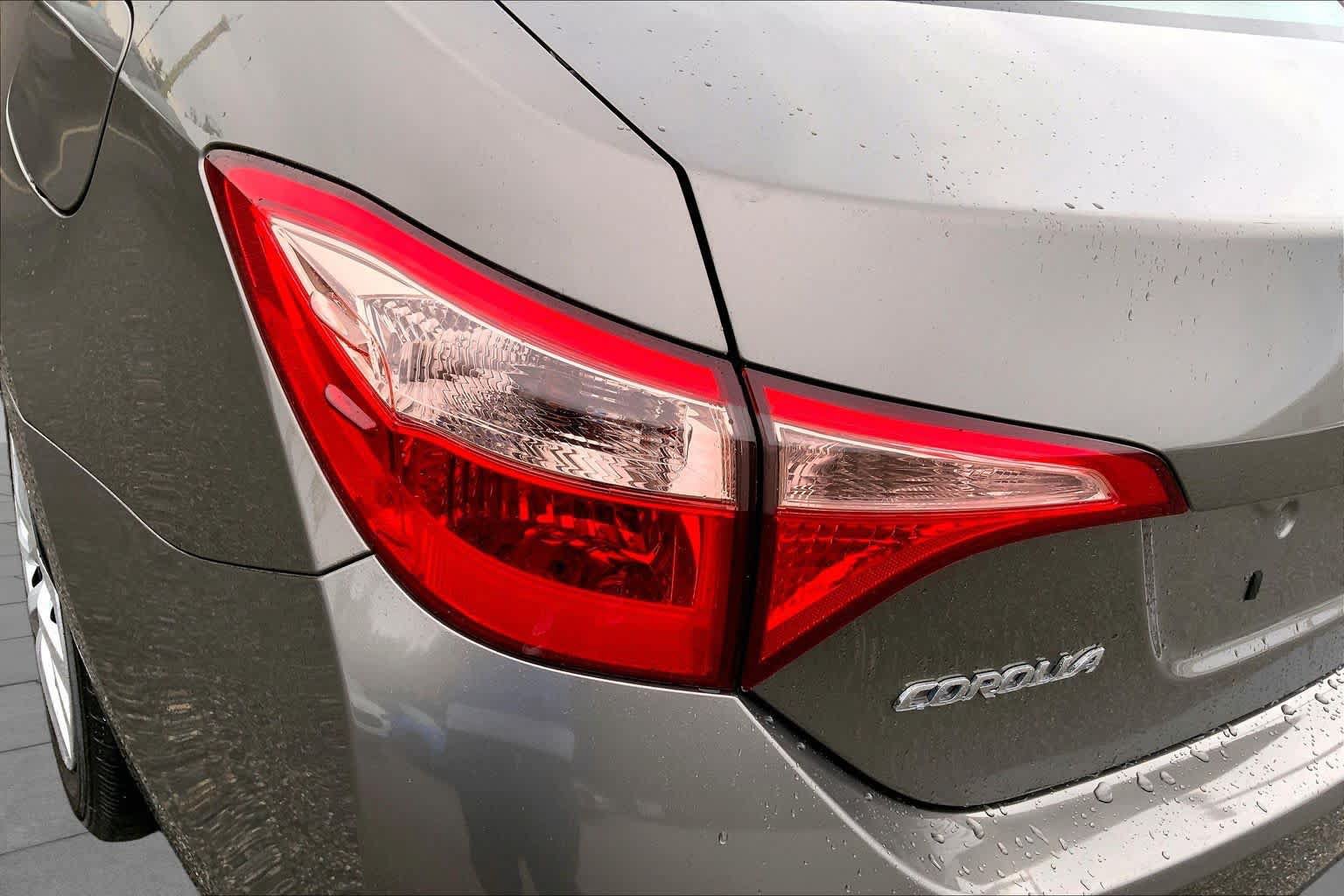 Used 2018 Toyota Corolla LE FWD image 28