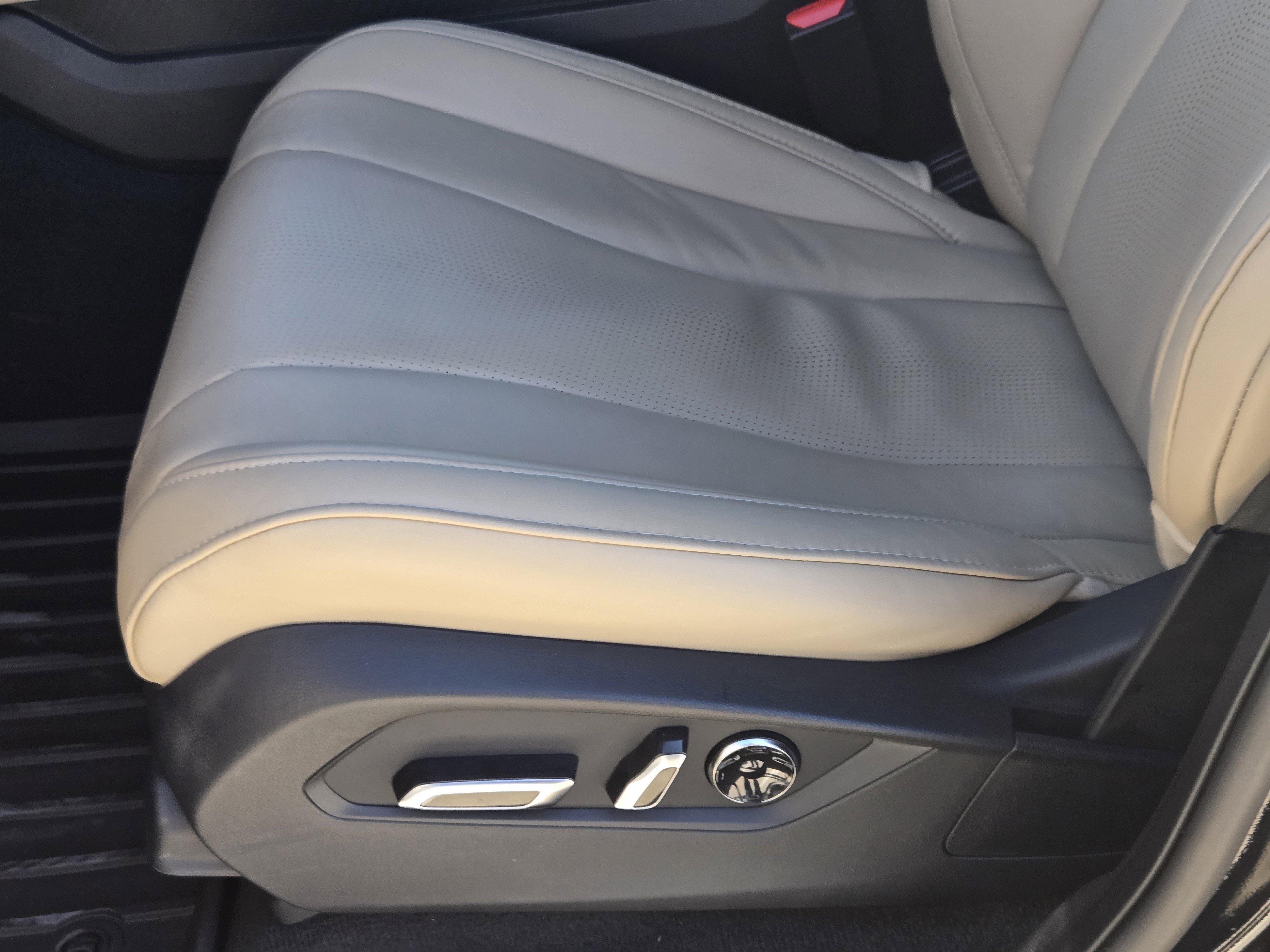 Certified 2025 Acura MDX w/ Technology Package image 32