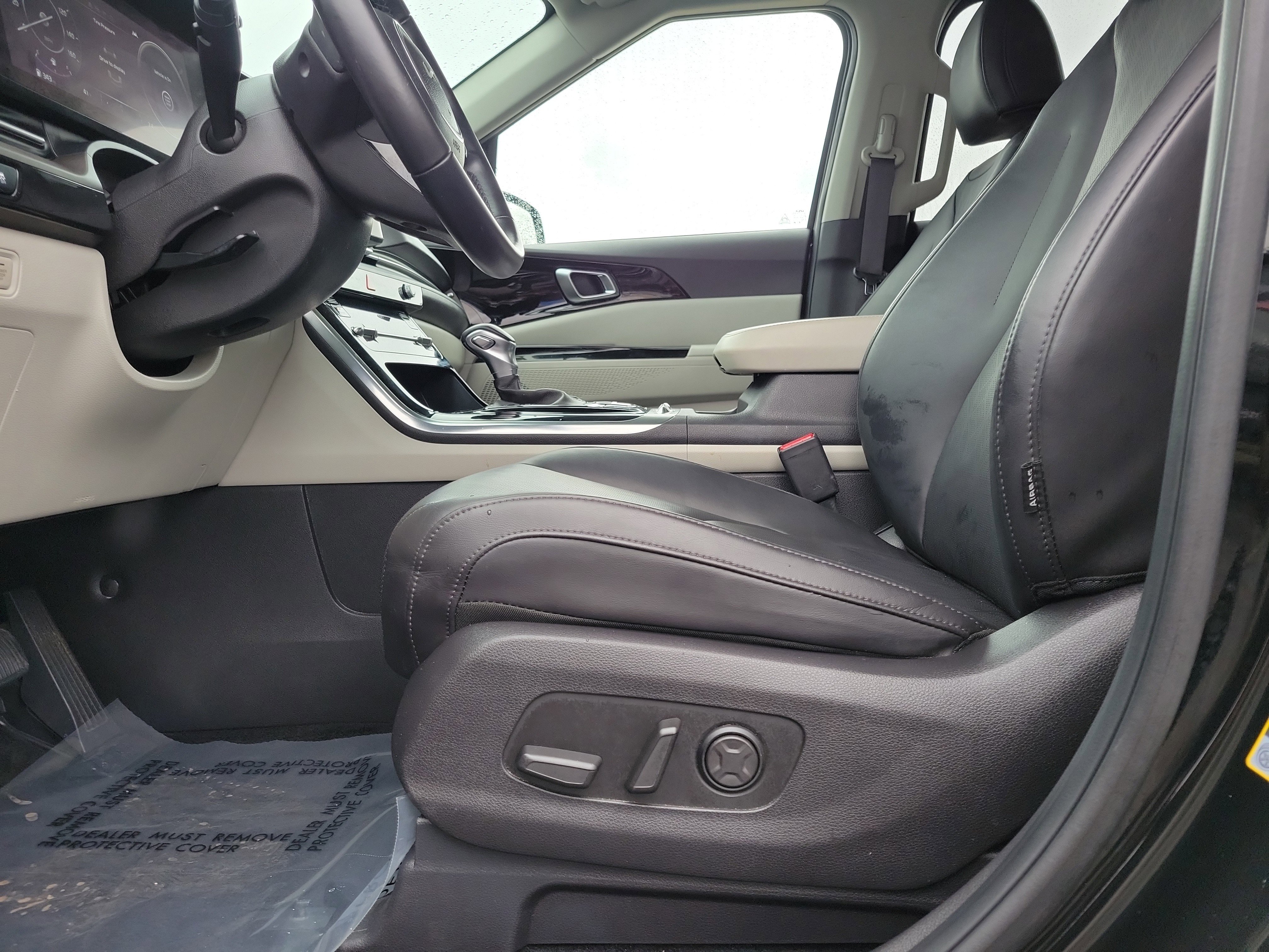 Used 2023 Kia Carnival SX image 16