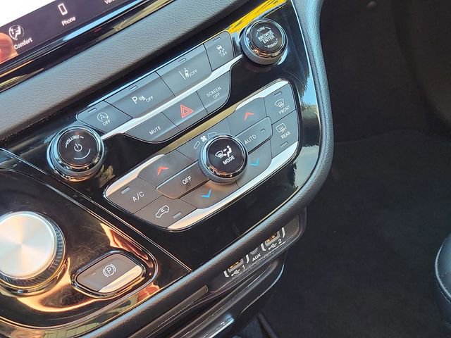 Used 2025 Chrysler Pacifica Select FWD image 16