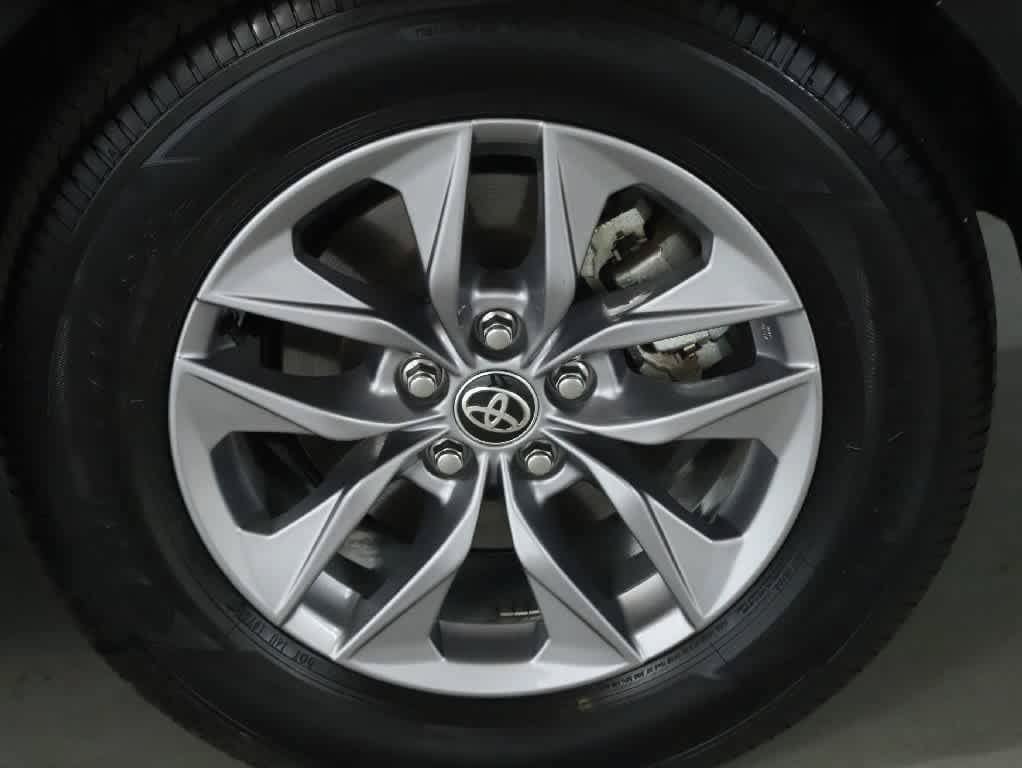 Certified 2026 Toyota Sienna LE AWD/4WD image 38