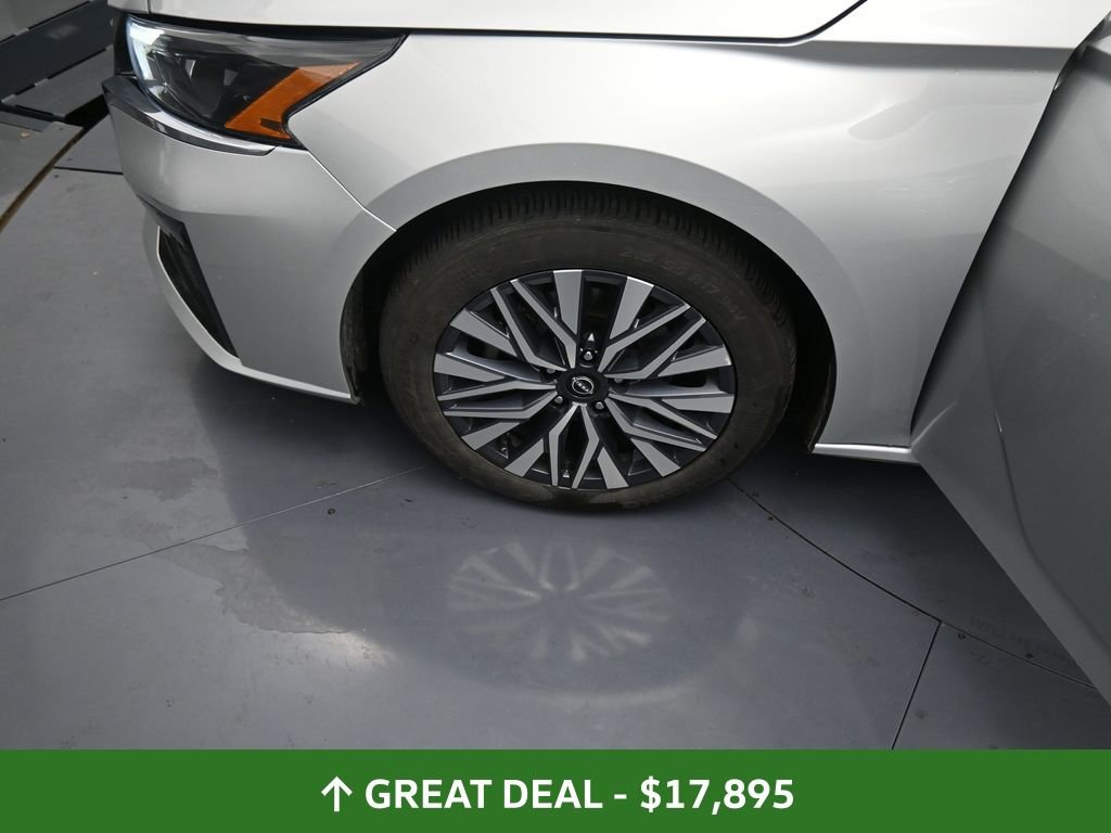 Used 2024 Nissan Altima 2.5 SV image 15