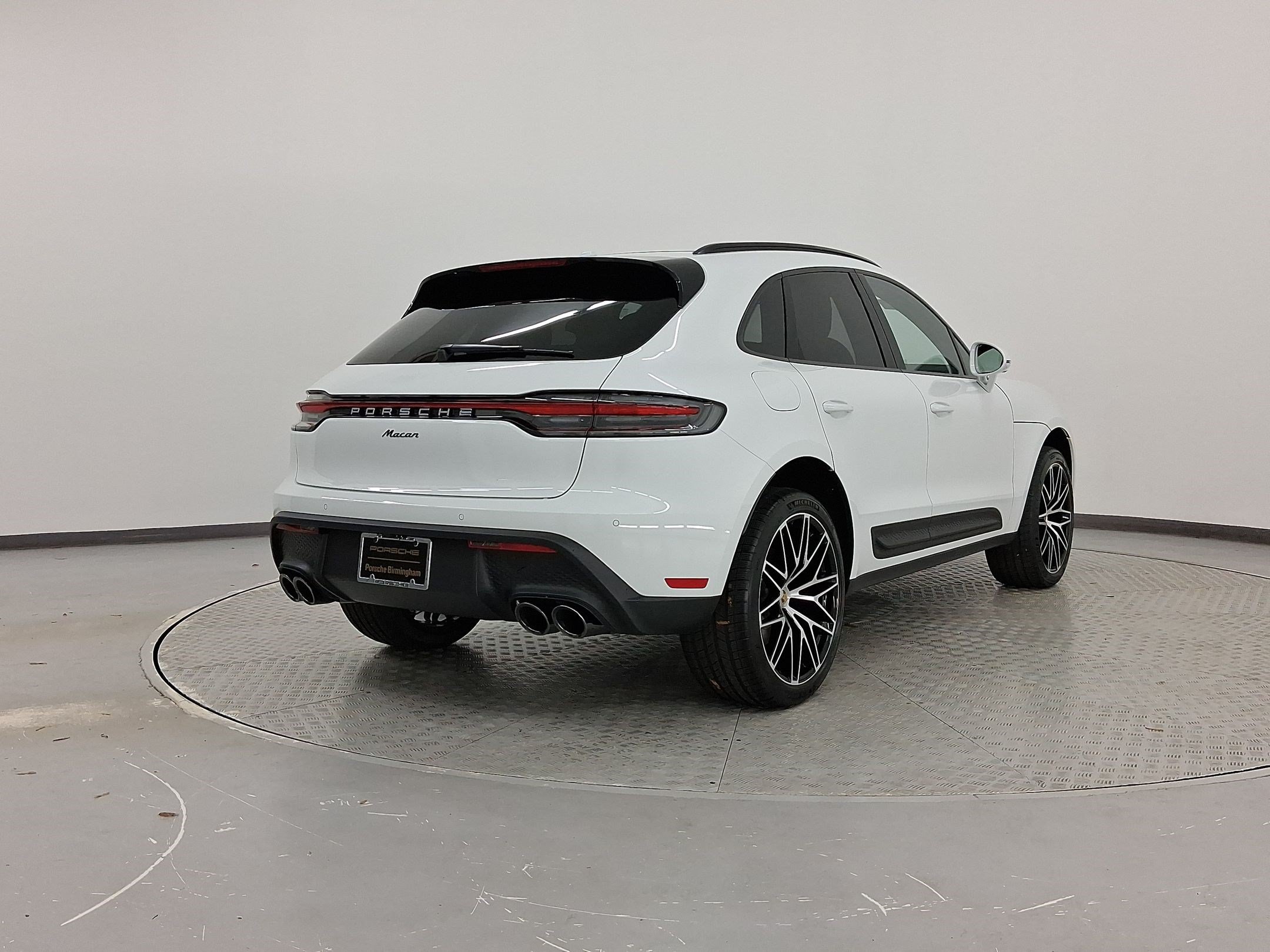 Used 2026 Porsche Macan AWD/4WD image 9