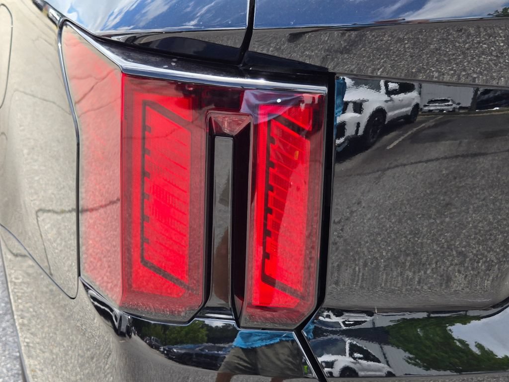 Certified 2025 Kia Sorento LX FWD image 11