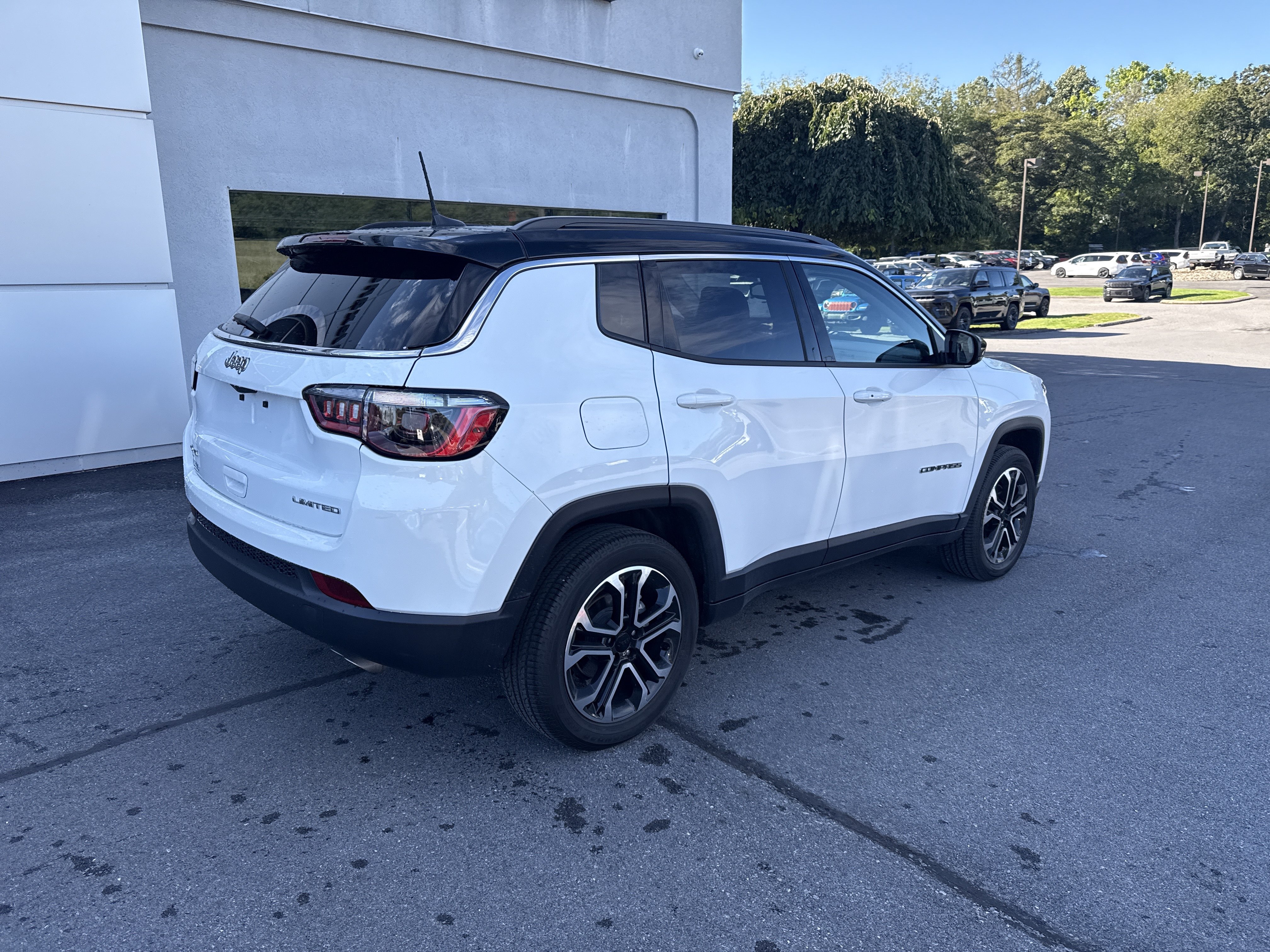 Used 2022 Jeep Compass Limited AWD/4WD image 3