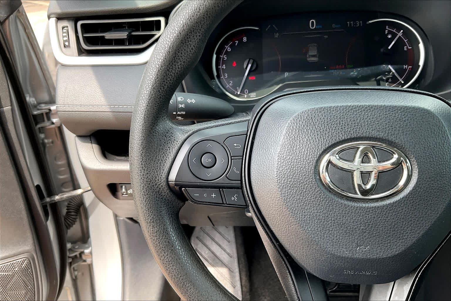 Used 2025 Toyota RAV4 XLE FWD image 45