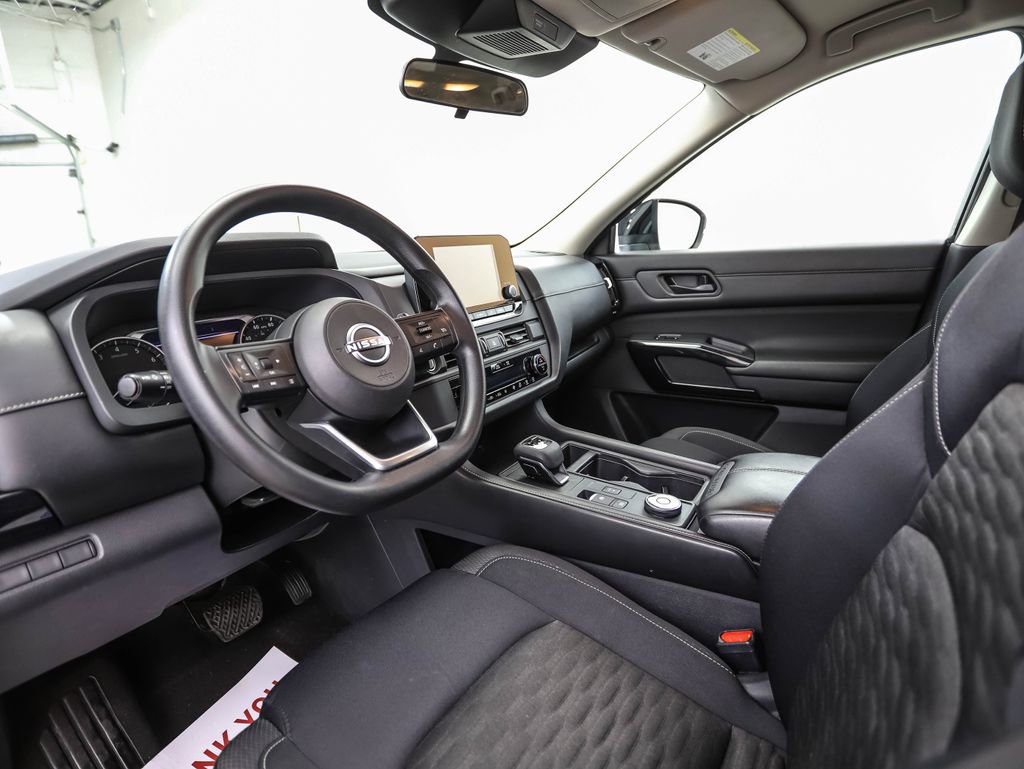 Used 2023 Nissan Pathfinder S image 10