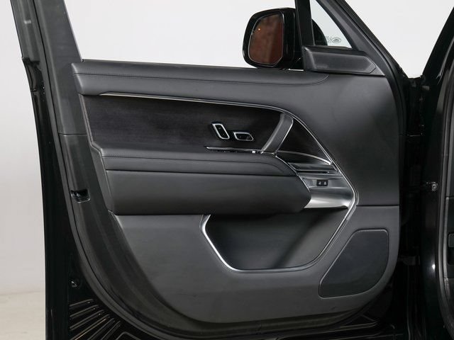 Certified 2025 Land Rover Range Rover SE AWD/4WD image 25