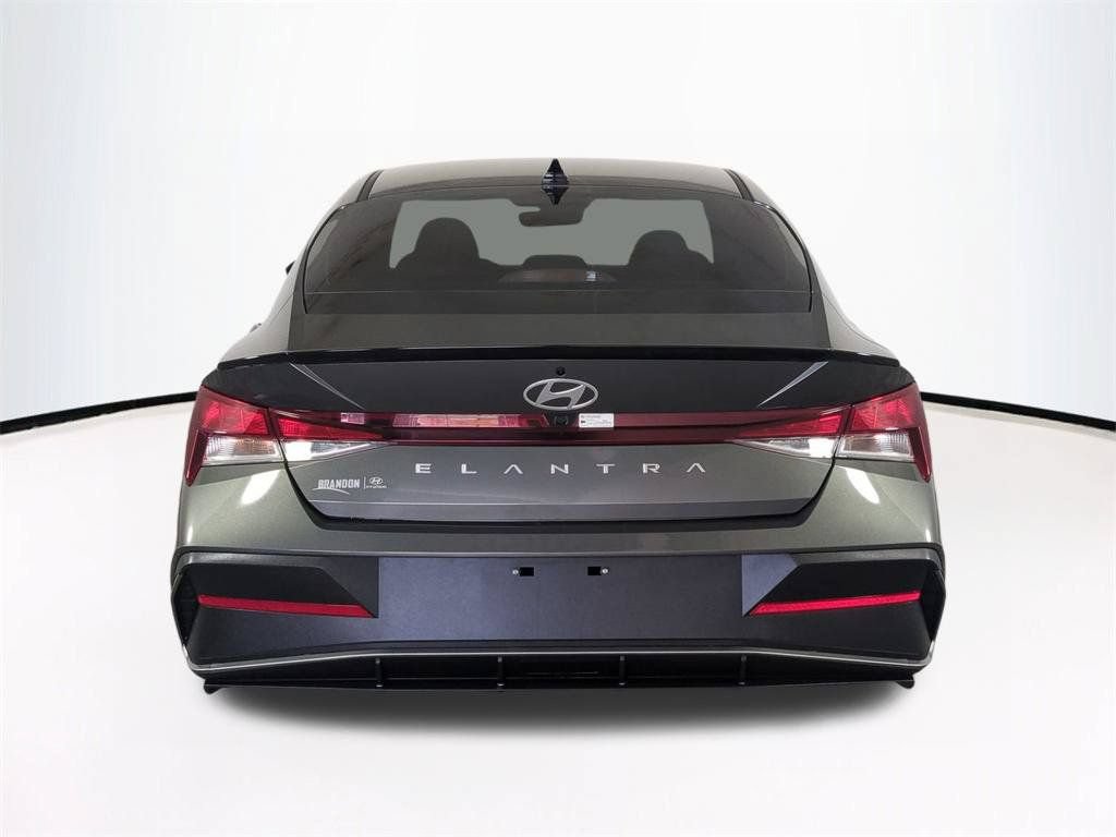 Used 2025 Hyundai Elantra Sport FWD image 6