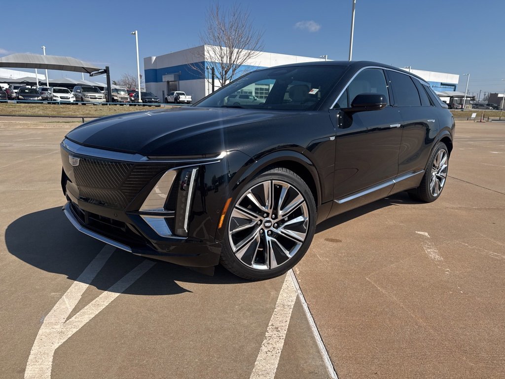 Used 2023 Cadillac Lyriq 2WD image 1
