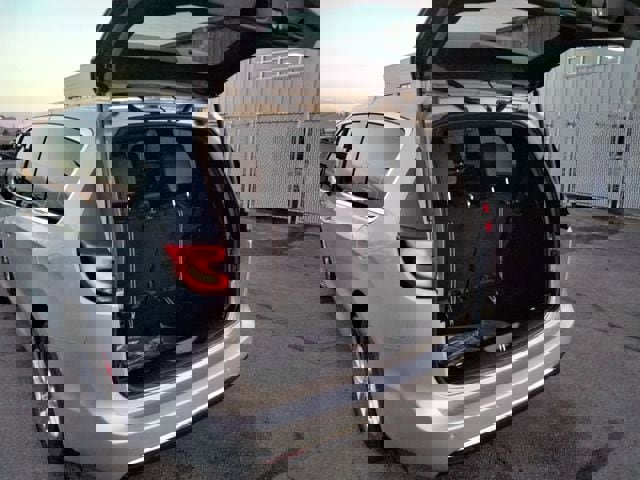 New 2026 Chrysler Pacifica Select FWD image 12