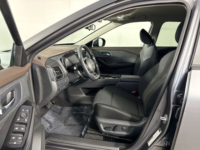 Used 2023 Nissan Rogue SV AWD/4WD image 4