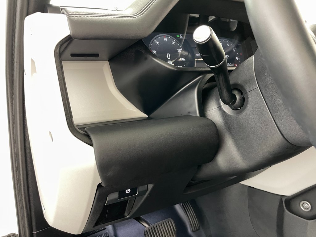 Used 2025 Land Rover Defender 110 S image 29