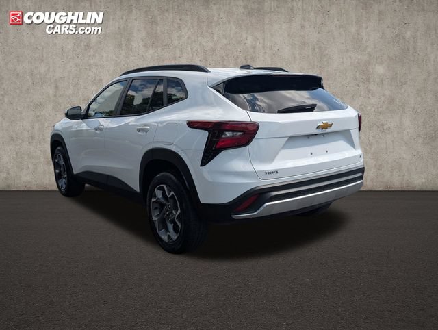 Used 2025 Chevrolet Trax LT w/ LT Convenience Package FWD image 5