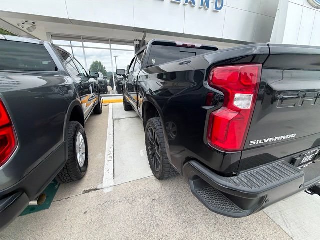 Used 2020 Chevrolet Silverado 1500 High Country w/ Technology Package AWD/4WD image 26