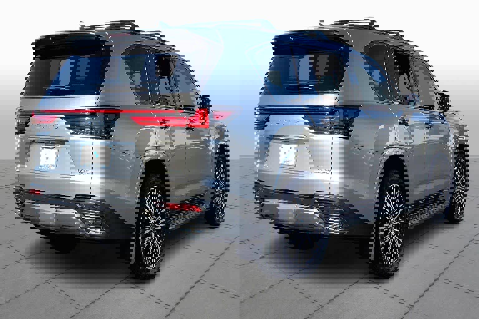 Used 2024 Lexus LX 600 4WD w/ Luxury Package image 13