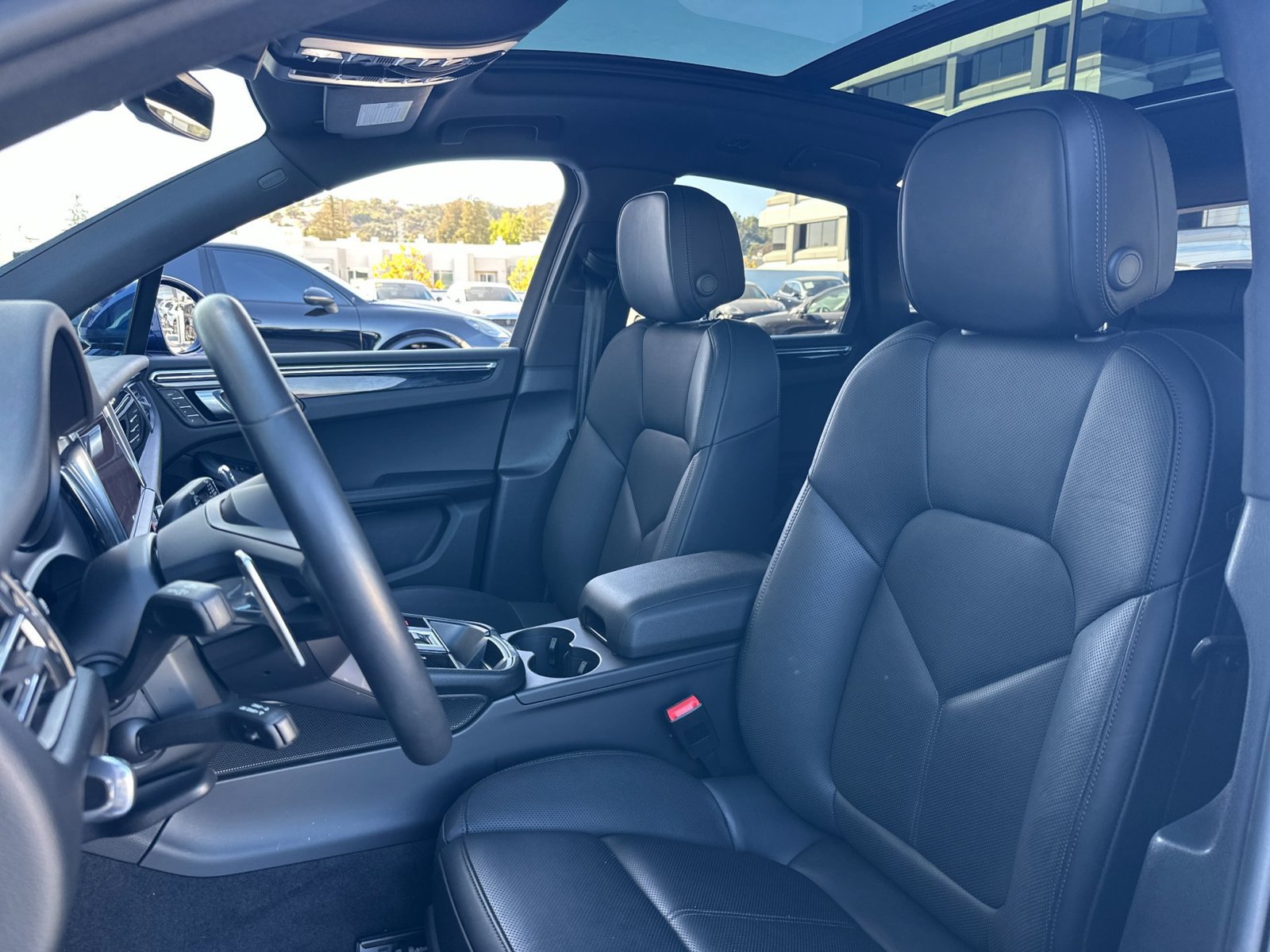 Used 2026 Porsche Macan AWD/4WD image 6