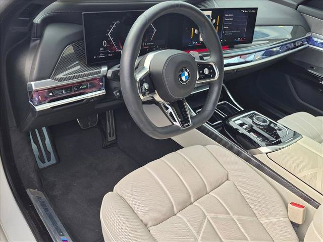 Used 2023 BMW 740i w/ Executive Package RWD image 2