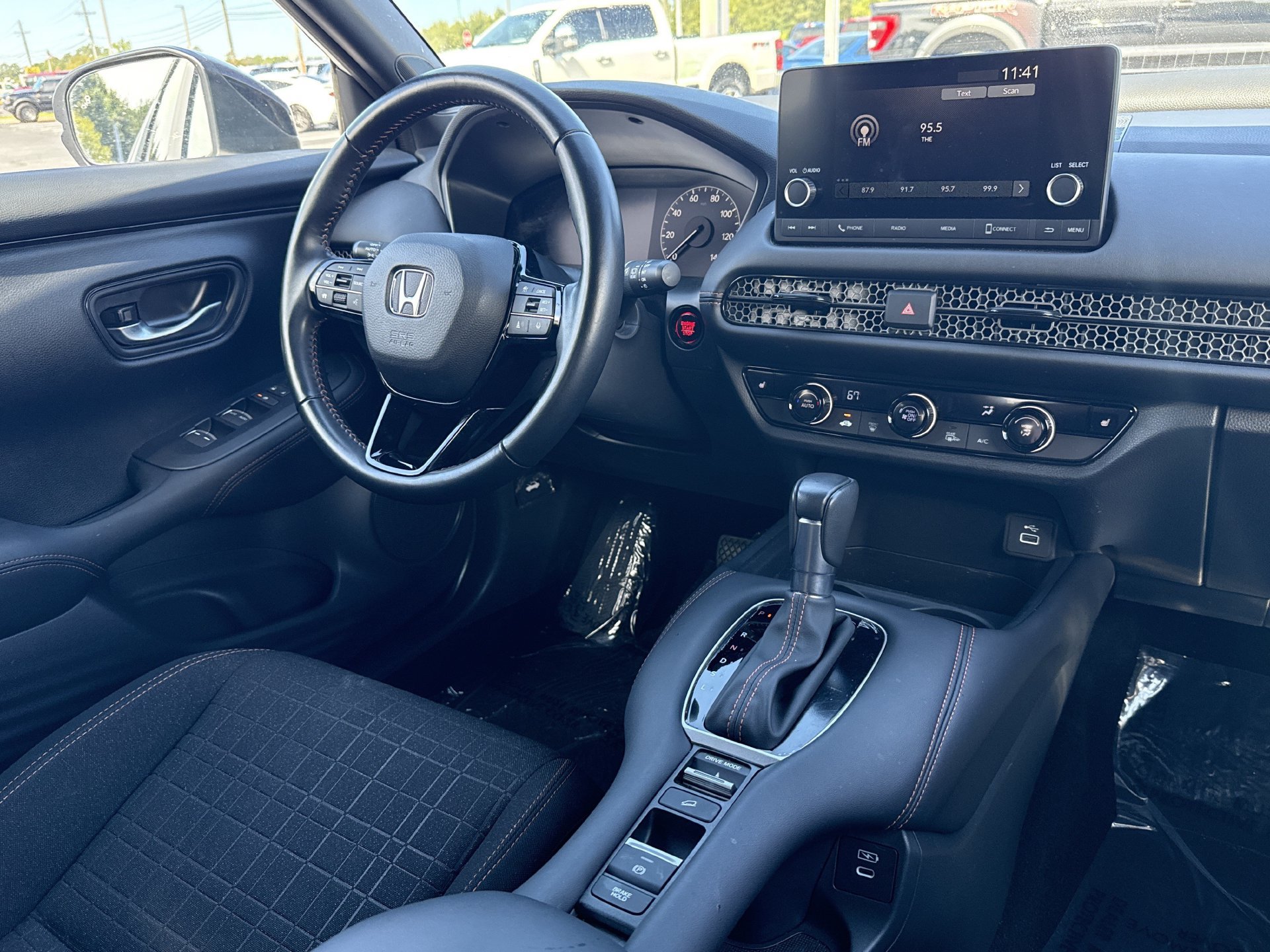 Used 2025 Honda HR-V Sport image 3
