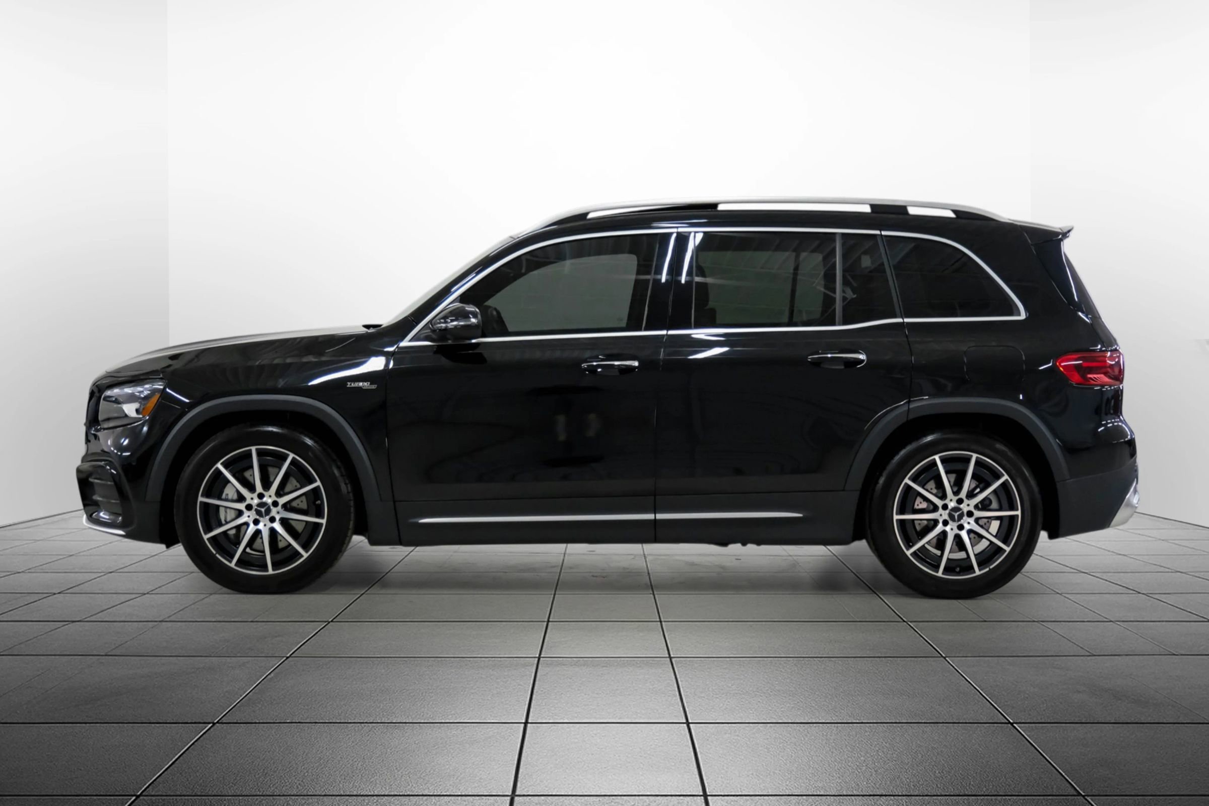 Used 2024 Mercedes-Benz GLB 35 AMG 4MATIC image 12