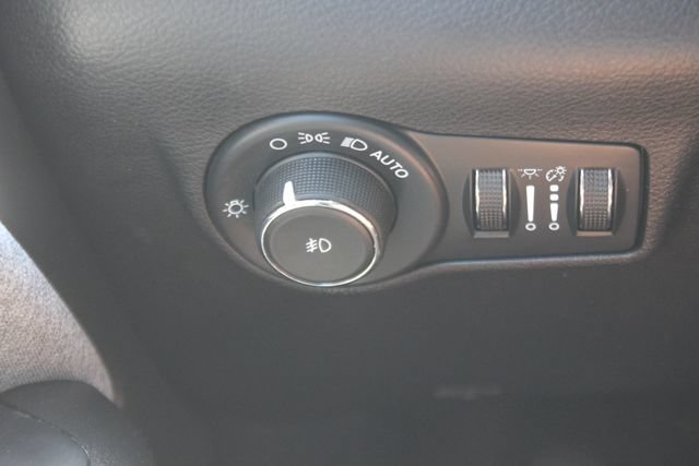 Used 2023 Jeep Compass Latitude AWD/4WD image 18