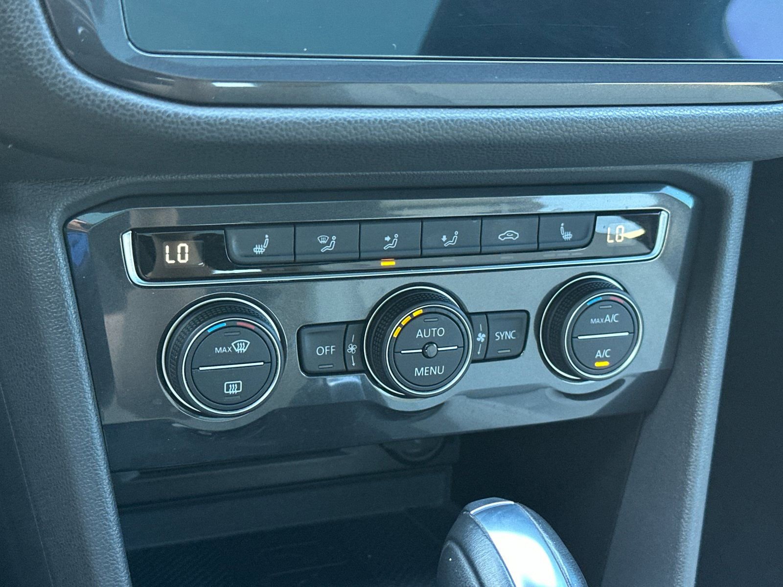 Used 2021 Volkswagen Tiguan SE R-Line image 23