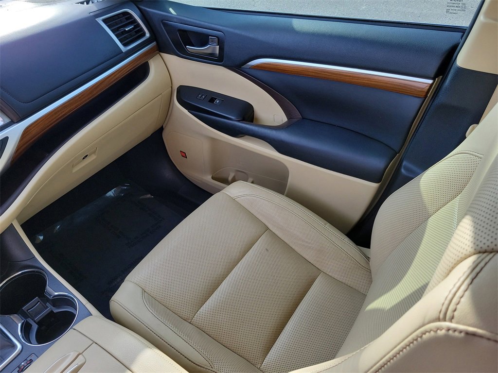 Used 2019 Toyota Highlander Limited Platinum image 17