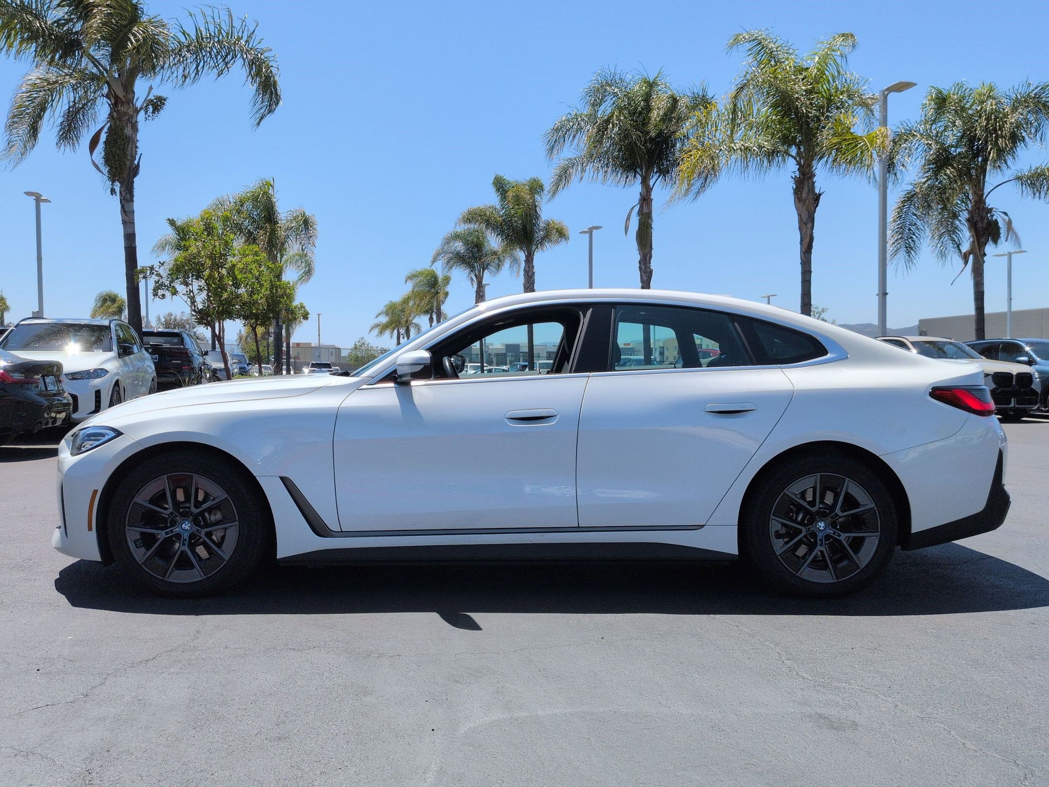 Used 2023 BMW i4 eDrive40 RWD image 7