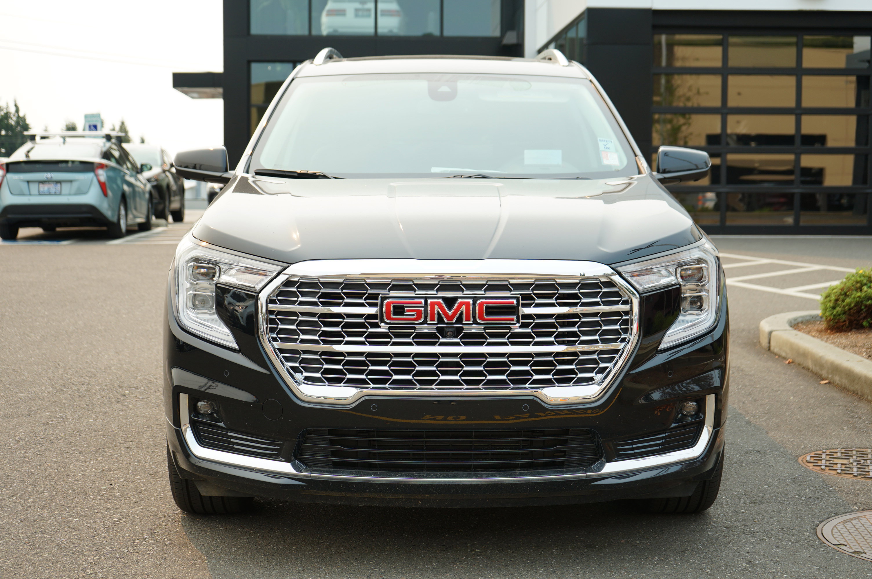Used 2024 GMC Terrain Denali image 5