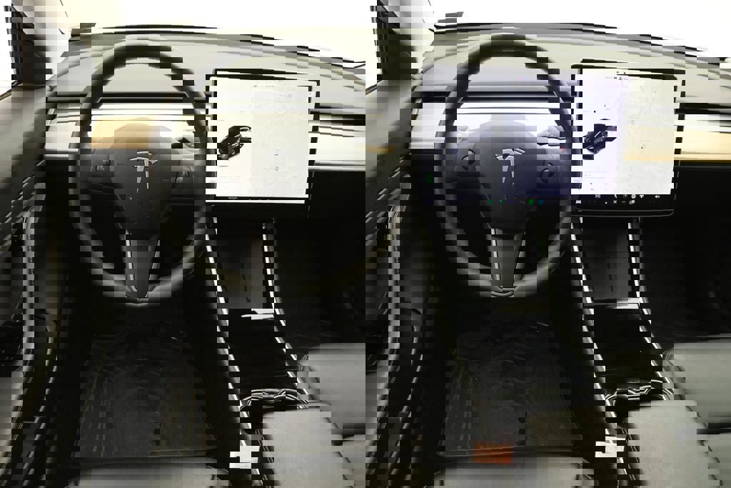 Used 2020 Tesla Model 3 Standard Range Plus image 12