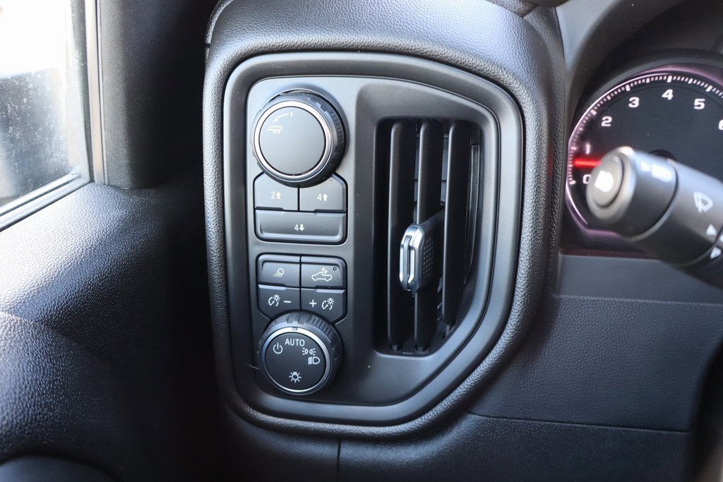 Used 2024 Chevrolet Silverado 2500 Custom w/ Custom Value Package image 7