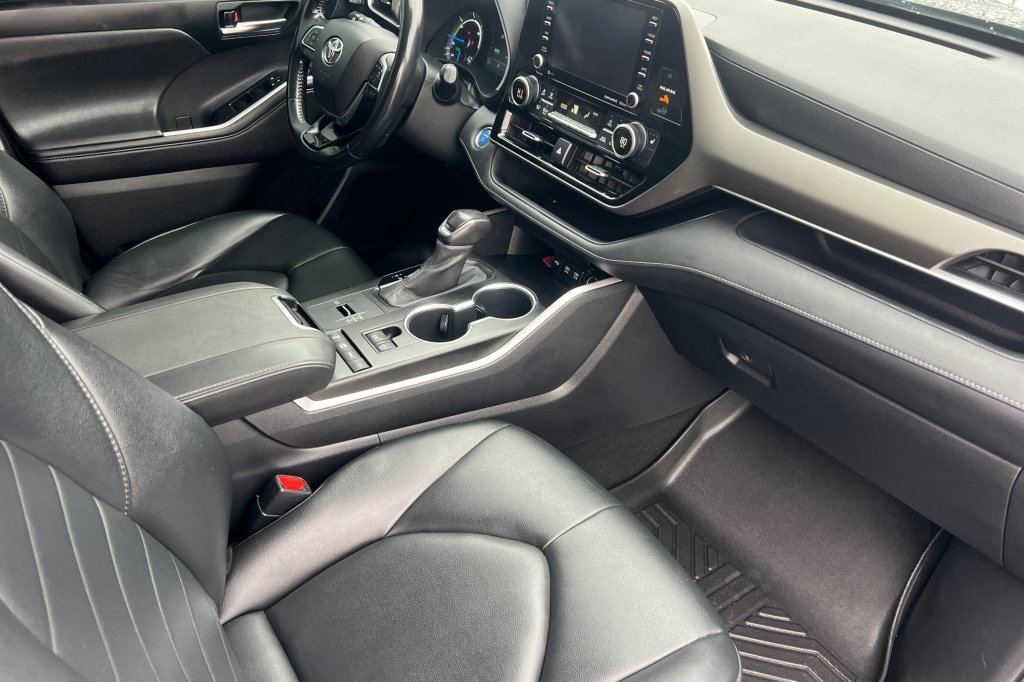 Used 2020 Toyota Highlander XLE image 14