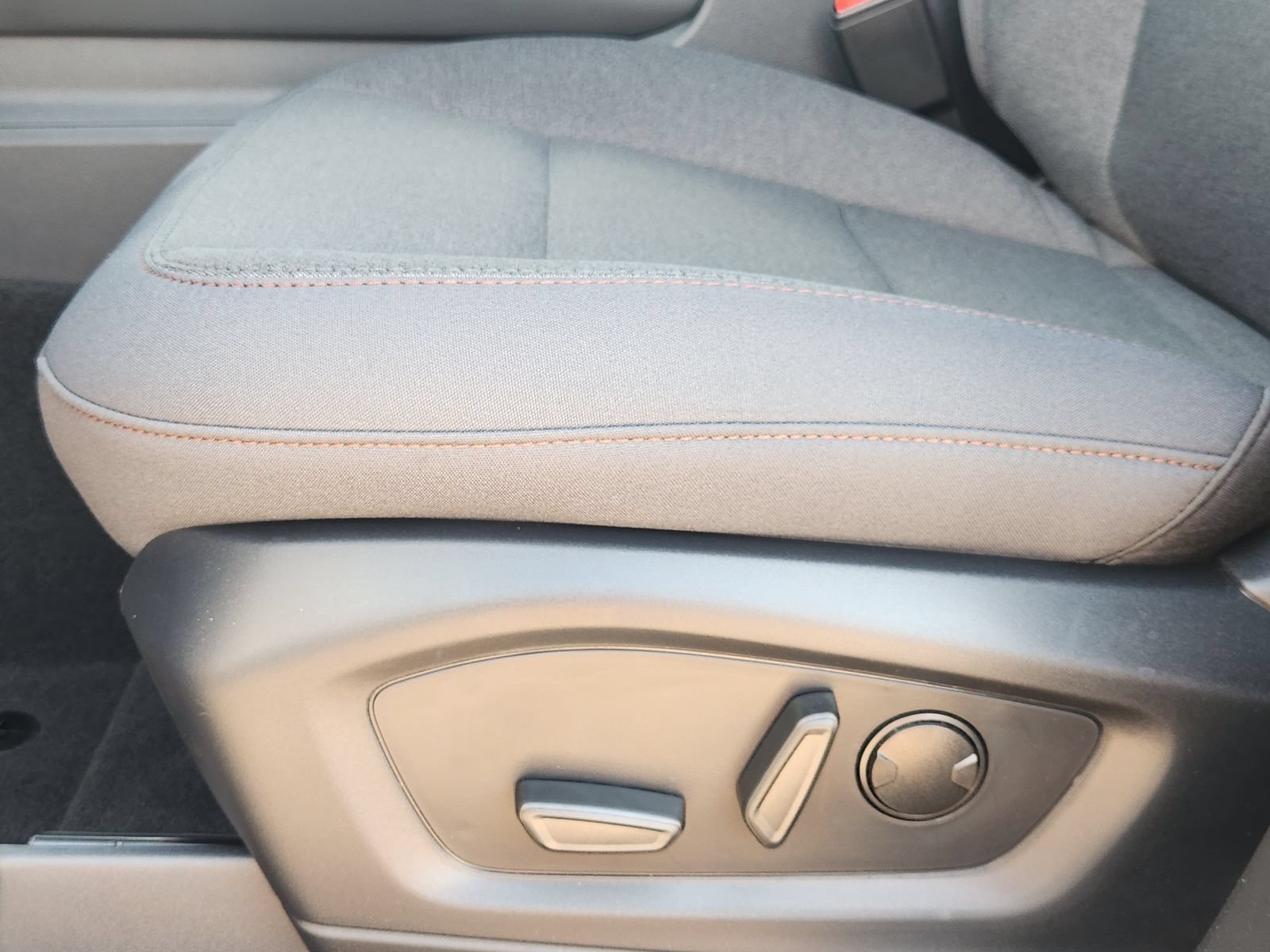 New 2026 Ford Explorer Active AWD/4WD image 23