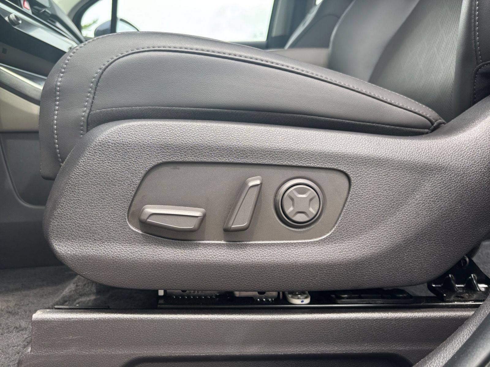 Used 2026 Kia Carnival FWD image 23