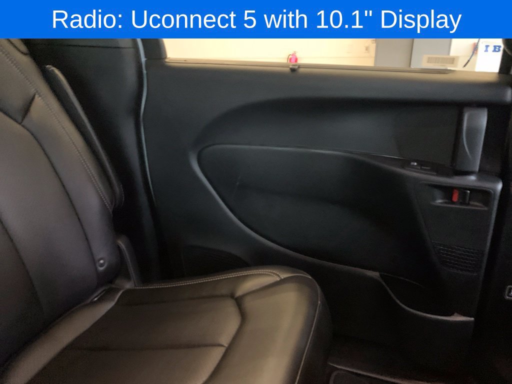 Used 2026 Chrysler Pacifica Select FWD image 7